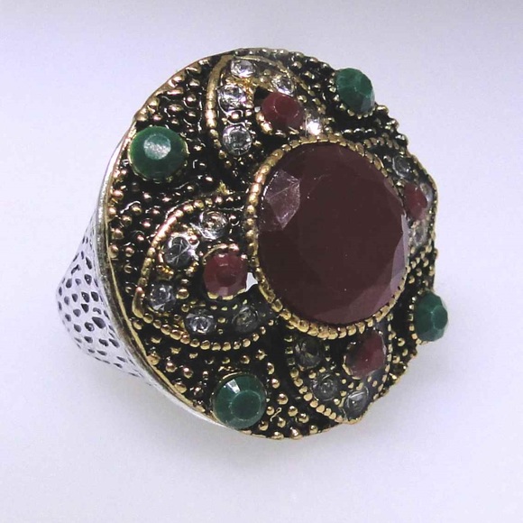 High fashion, ornate ring, NWT size: 7 - Picture 4 of 4